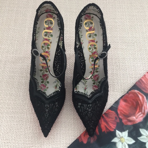 Gucci Virginia Leather and Lace Pump - Picture 1 of 6